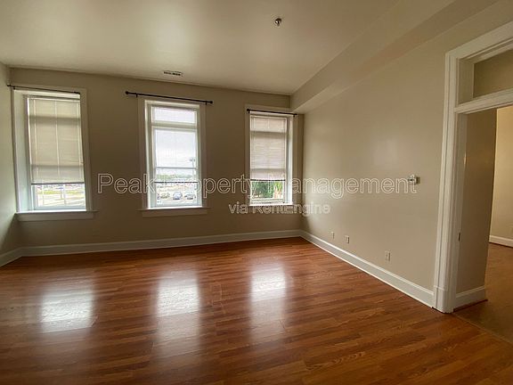 5th image of 244 N Sycamore St #6