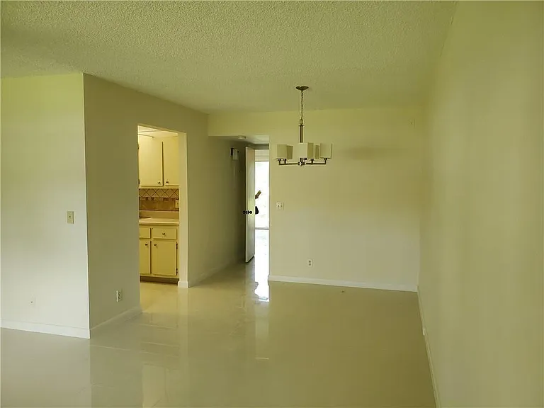 251 SW 134th Way #109M — Photo 3