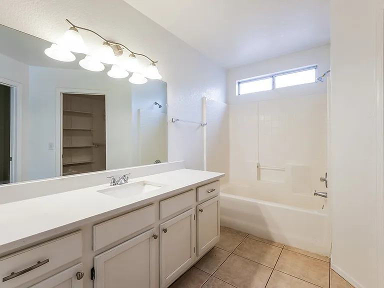 8745 W Tuckey Ln — Photo 11