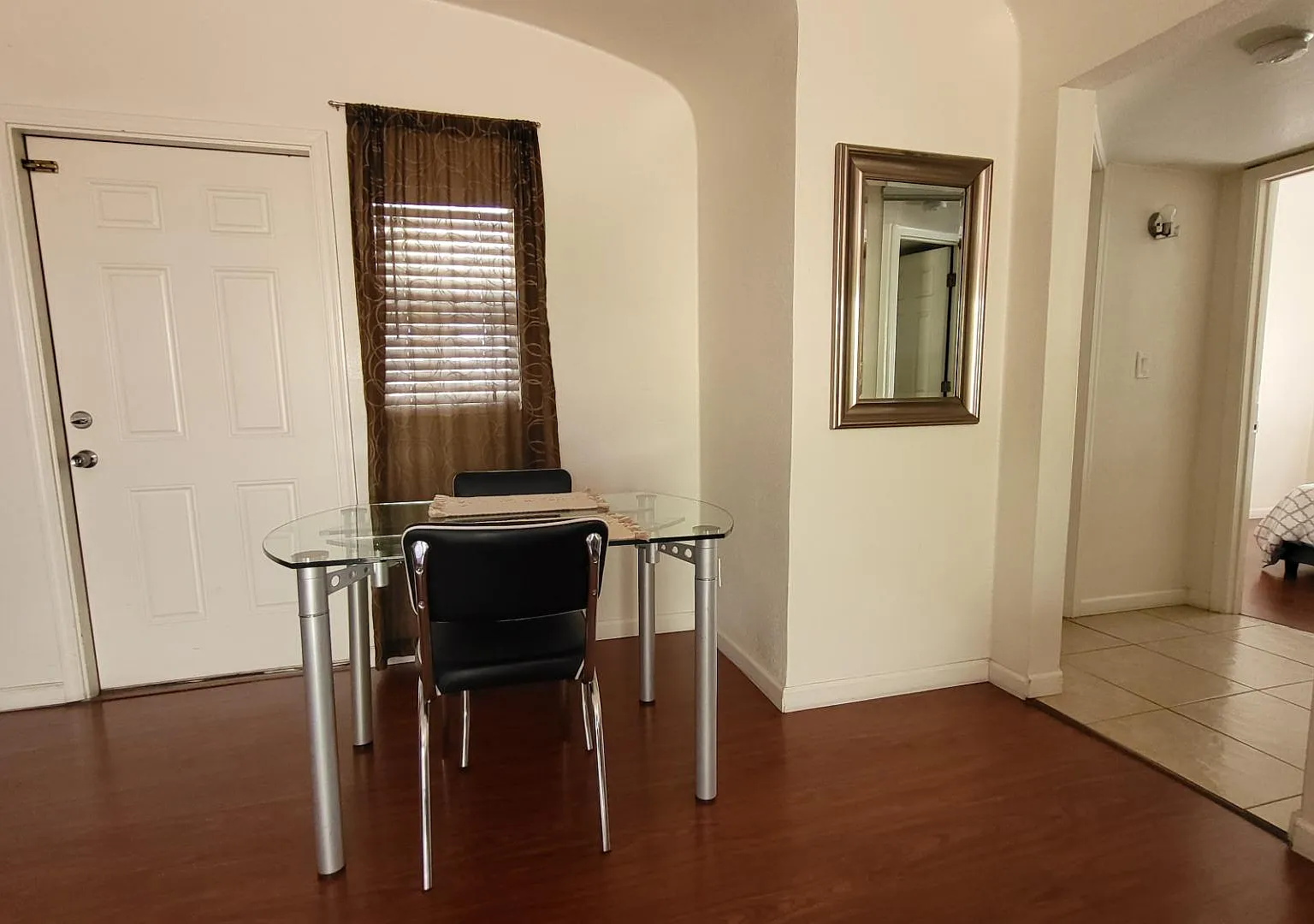 2 bed, 900 sqft, $1,599 — Photo 3