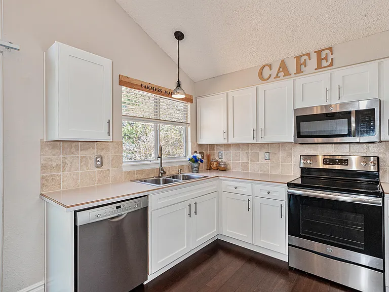 9374 Weeping Willow Ct — Photo 8