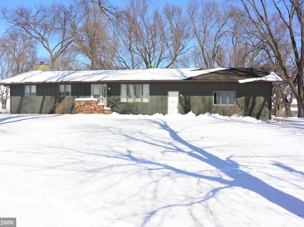 1235 1st St E, Glencoe, MN 55336