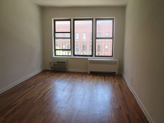 4th image of 261 E 71st St #4K