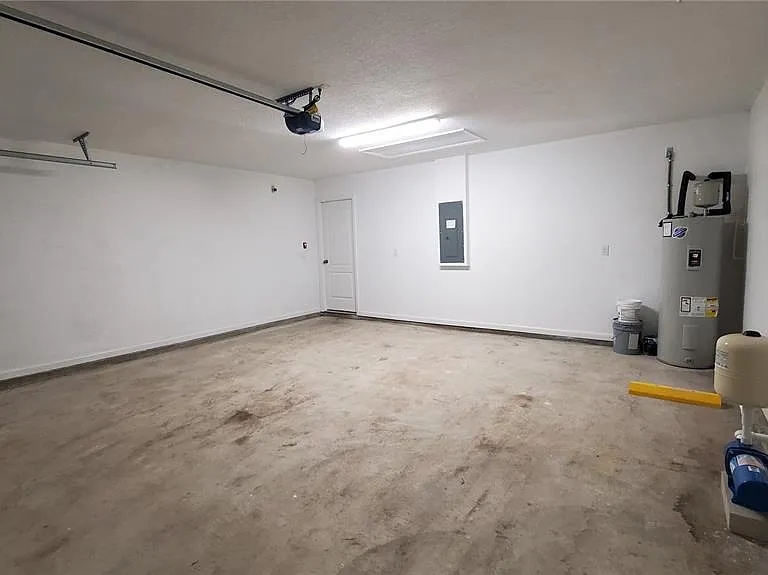 44 Barrington Dr — Photo 19