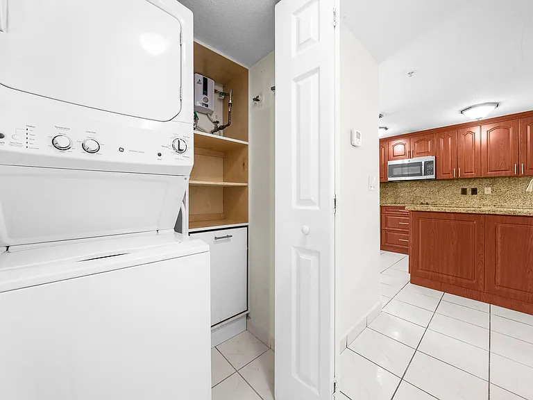 9 E 4th St #101 — Photo 8