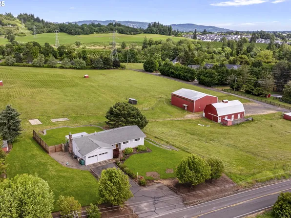 16580 NE Chehalem Dr, Newberg, OR 97132