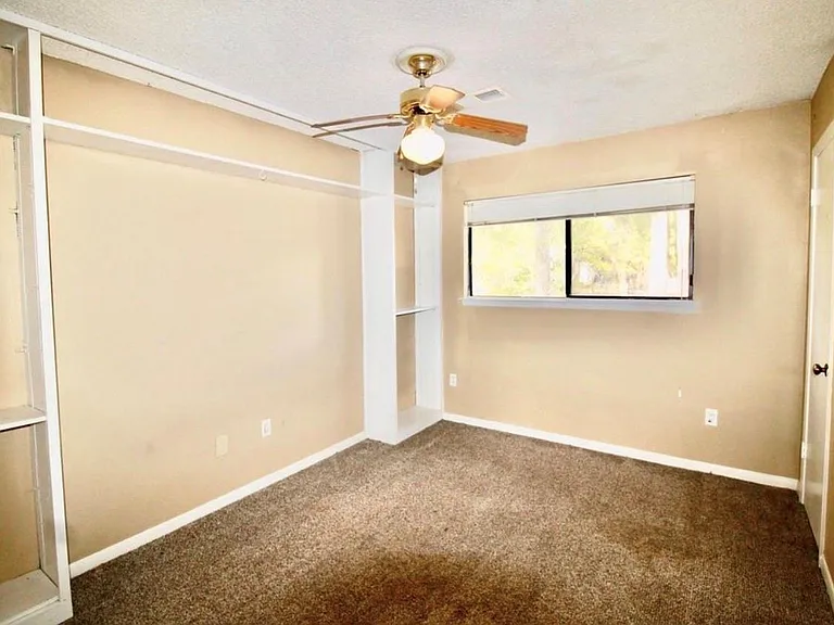 4701 Spring Ln — Photo 14