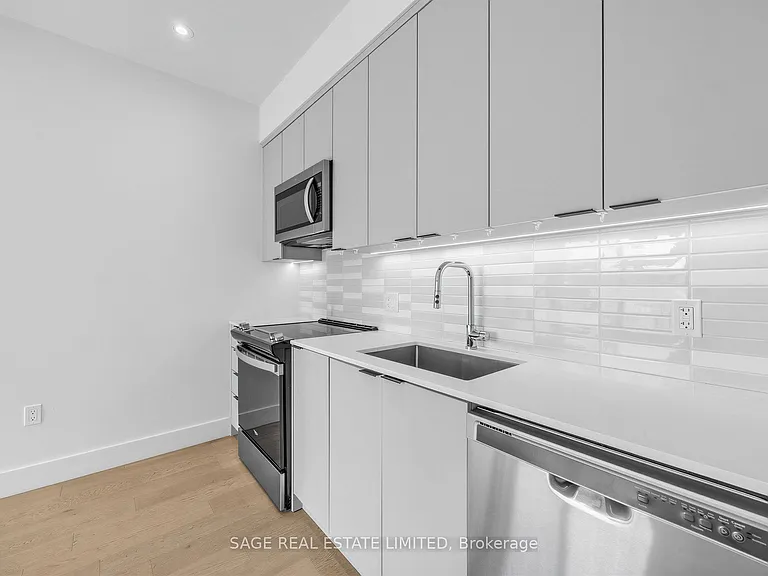 909 Castlefield Ave #3 — Photo 11