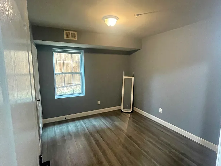 4257 Brooks St NE — Photo 10