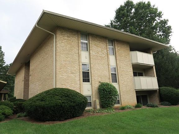 2nd image of 5260 Crossbow Cir Unit 18D