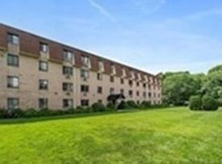 135 Grove St APT 140, Rockland, MA 02370