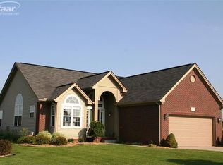 4140 Maplewood Meadows Ave, Grand Blanc, MI
