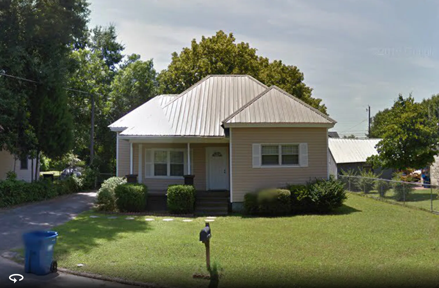 One bed/ one bath house — Photo 1