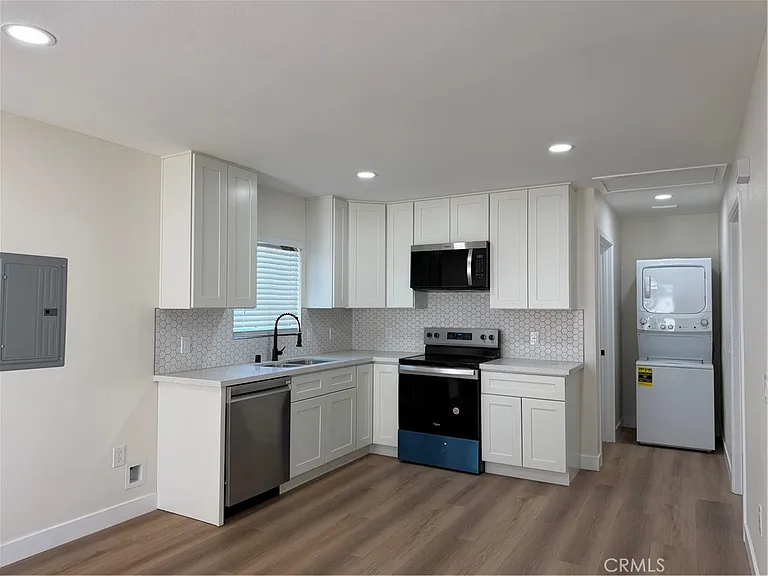 904 N 2nd Ave #B — Photo 6