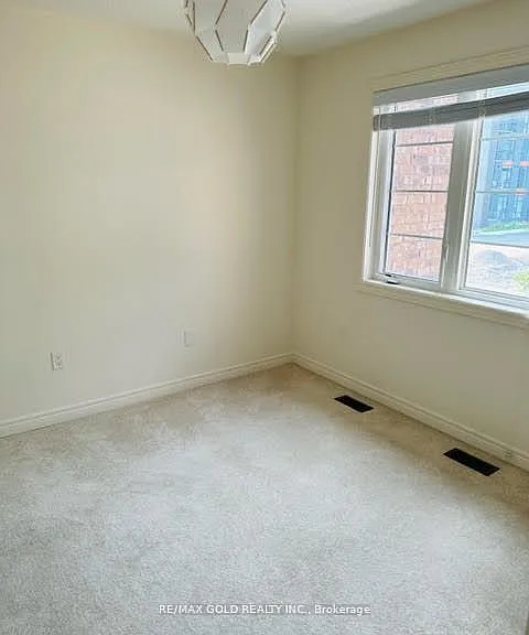 35 Riverwalk Dr — Photo 16