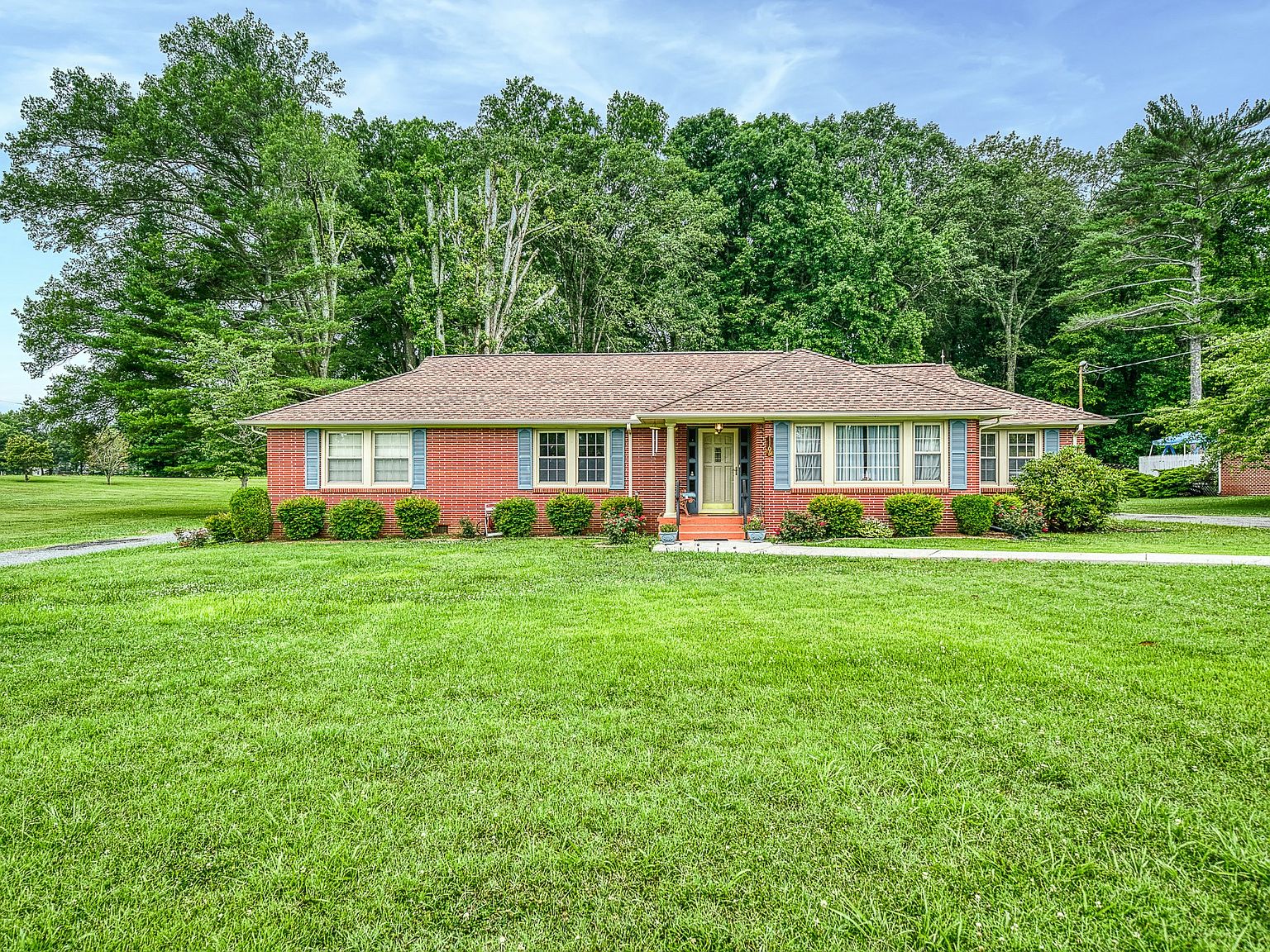 1105 S College St, Smithville, TN 37166 Zillow