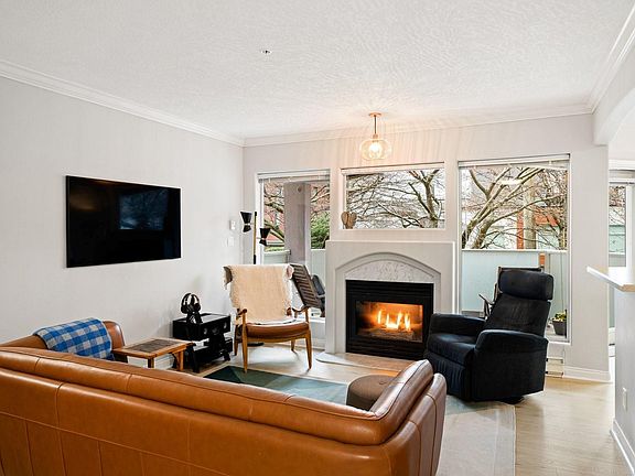 3rd image of 405 Quebec St #215