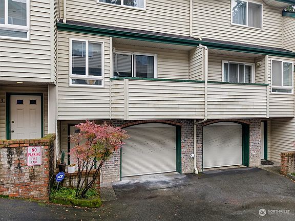 2nd image of 19523 Aurora Avenue N #4