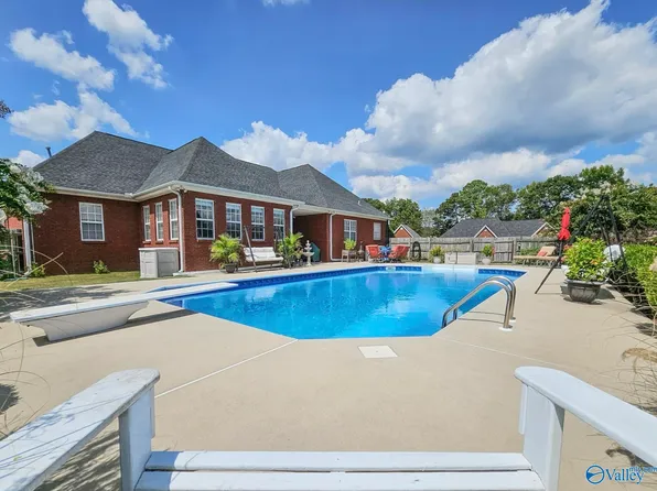 530 Chantels Way SW, Hartselle, AL 35640