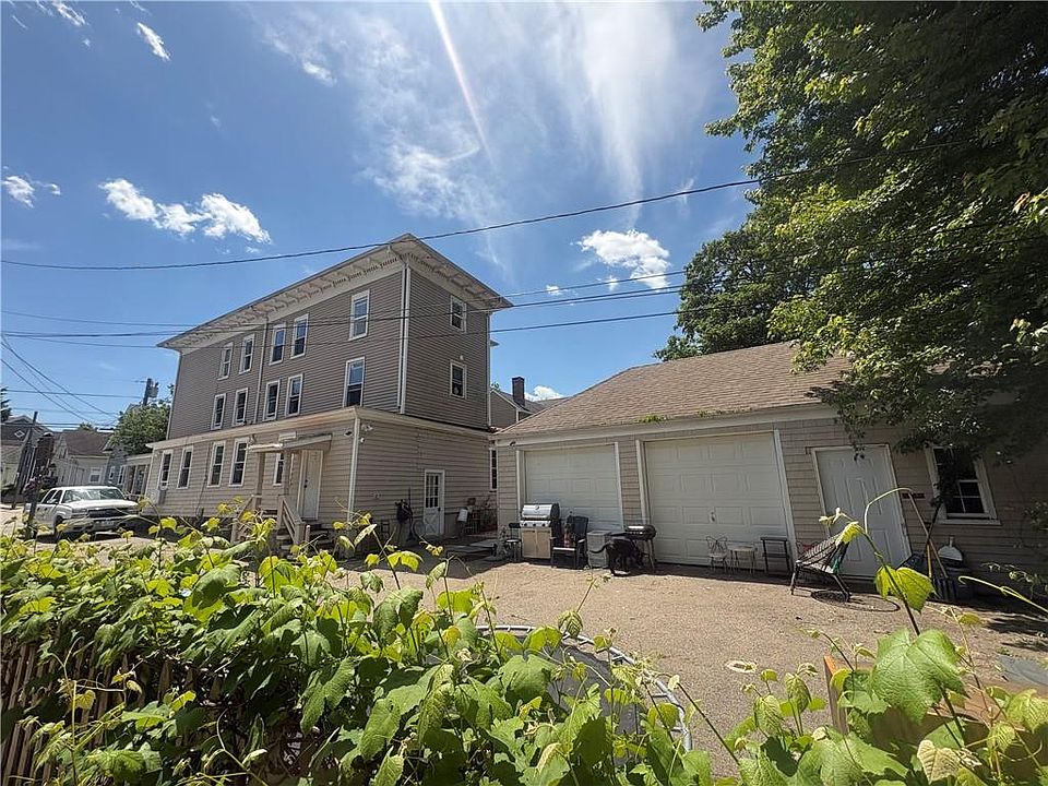 2nd image of 28 Wood St