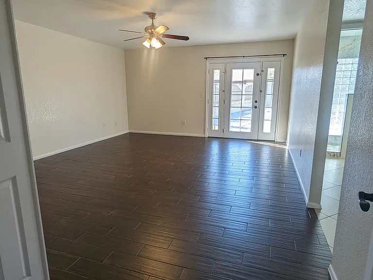 240 E Muriel Dr — Photo 14