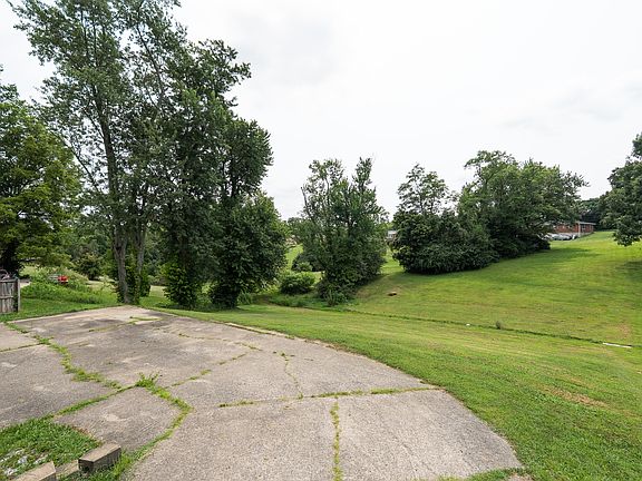 3rd image of 25 Sidney Dr