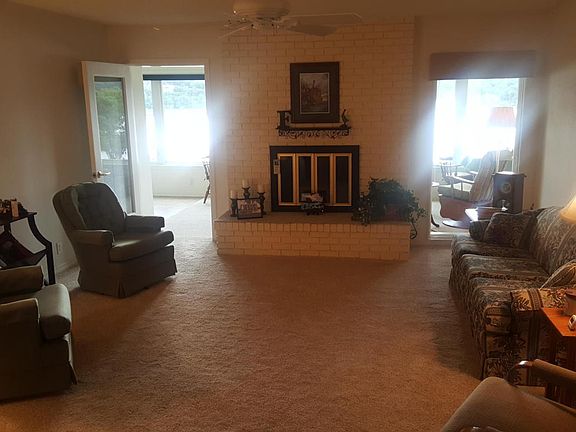 2nd image of 8 Port Holiday Dr Unit B