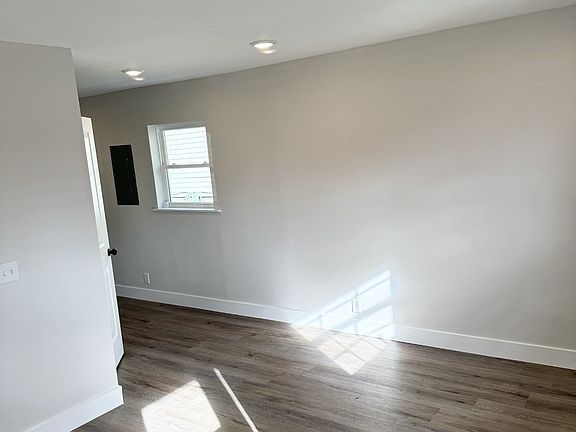 5th image of 205 Treutland Ave