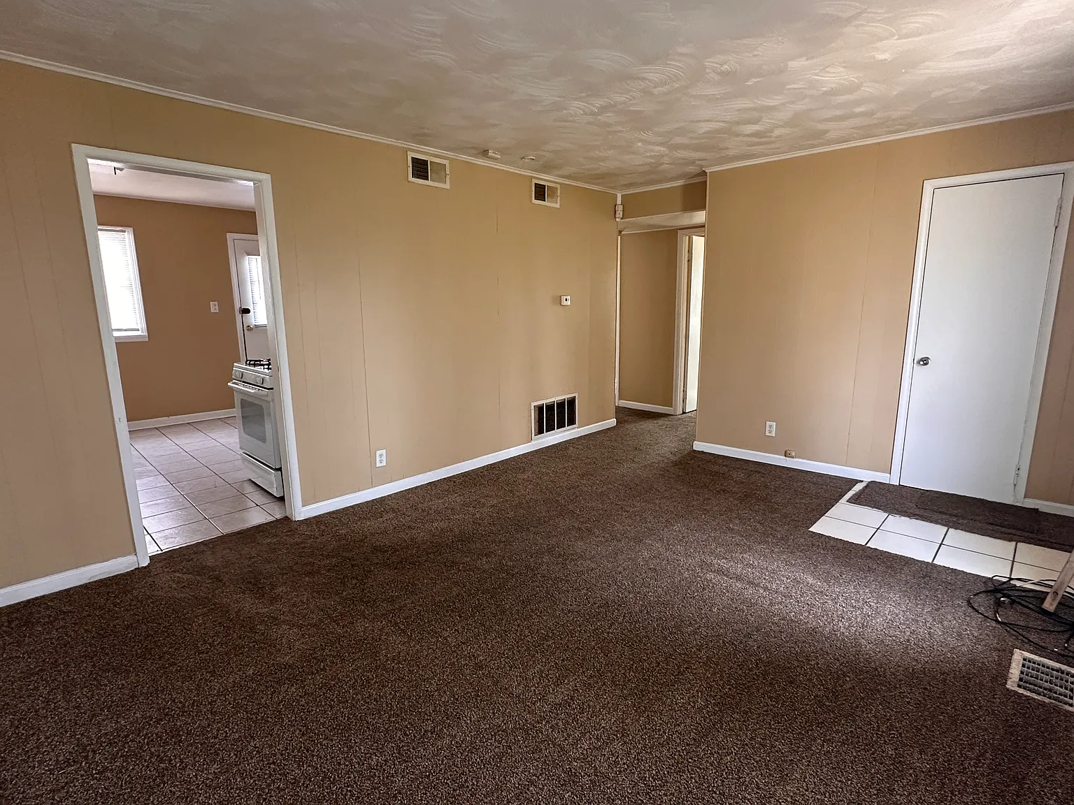 2 bed, 750 sqft, $1,050 — Photo 4