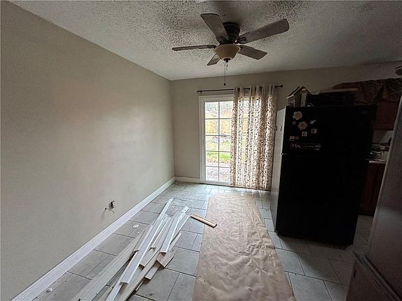 4th image of 414 Camelia Ave