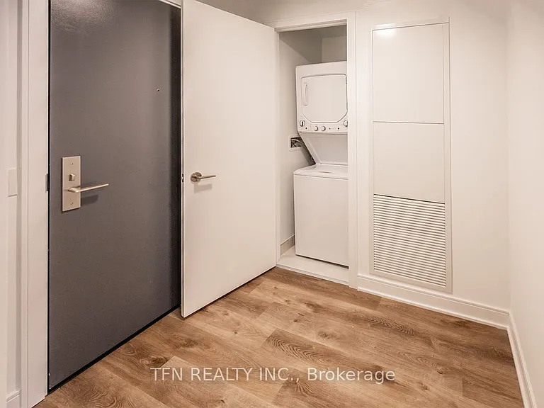 86 Dundas St E #1611 — Photo 24