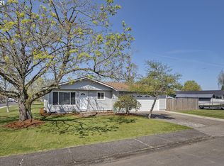 1017 Palace Dr NE, Salem, OR 97301
