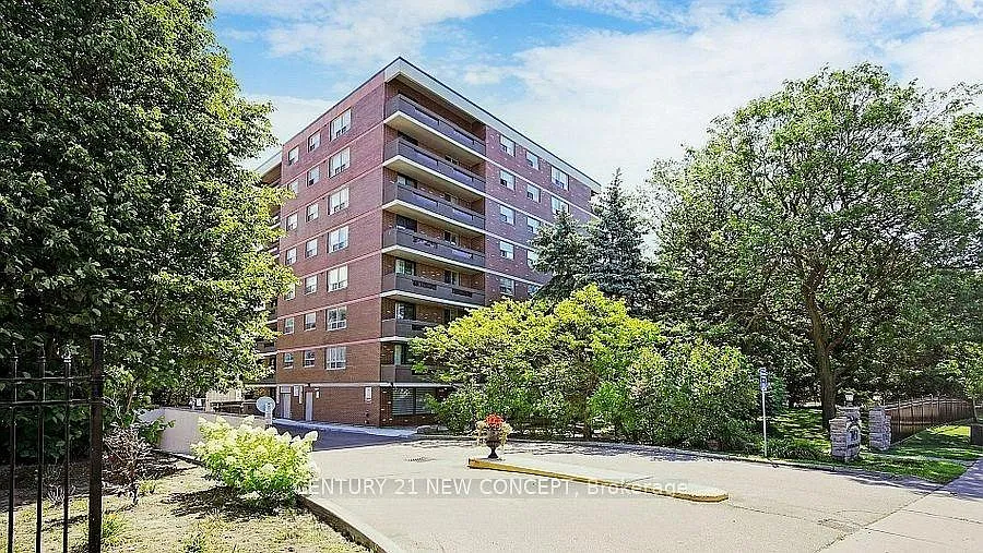 7451 Yonge St #101