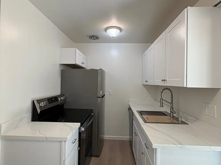 50 Merrydale Rd #8 — Photo 3