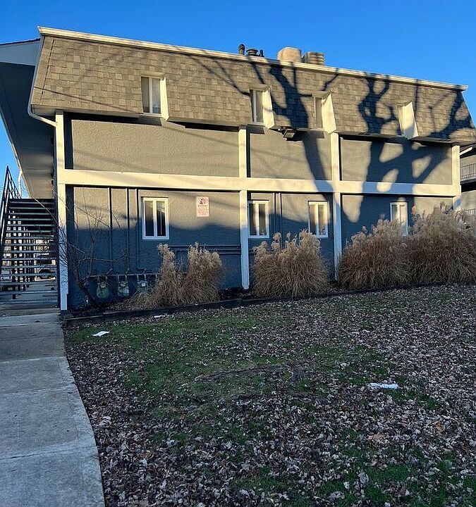 1st image of 252 E 12th Ave #4