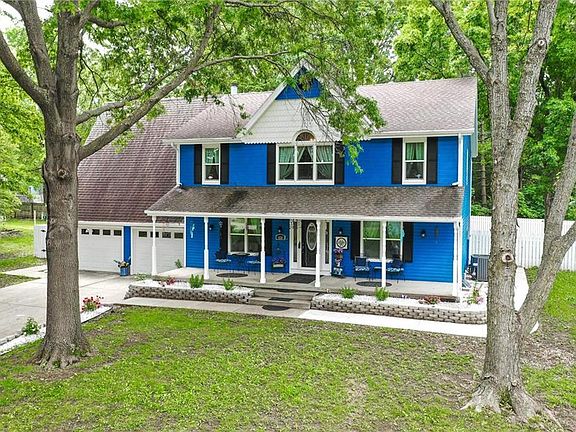2nd image of 428 NW Manor Dr