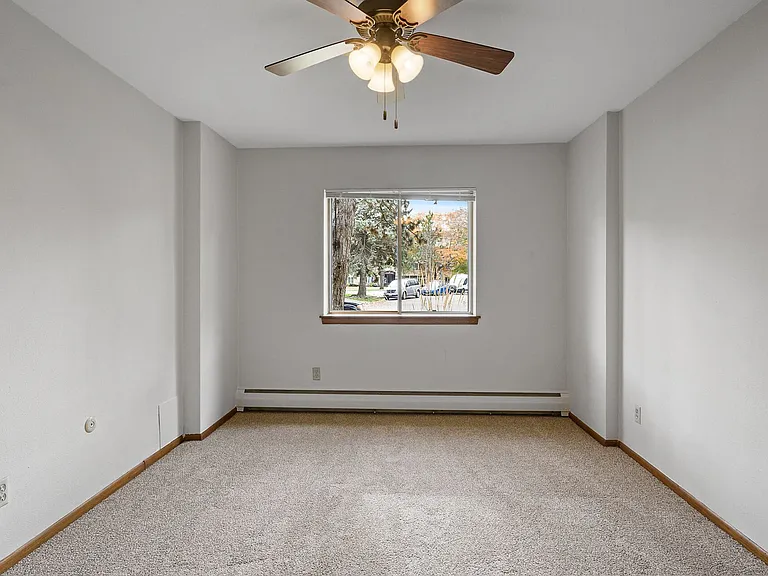 Imperial Heights Apartments — Photo 12