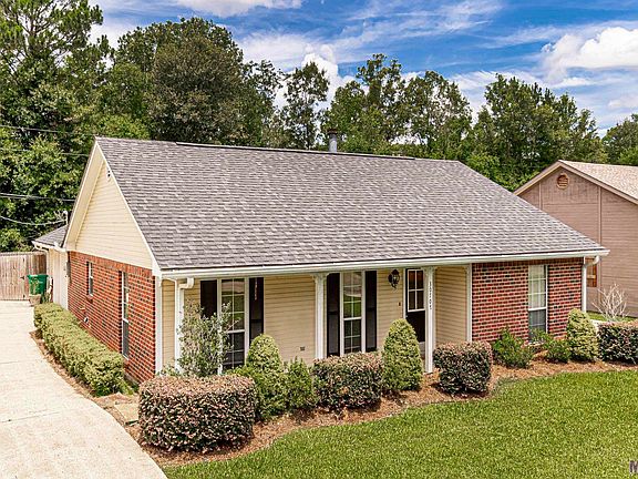 2nd image of 30707 Country Club Ln