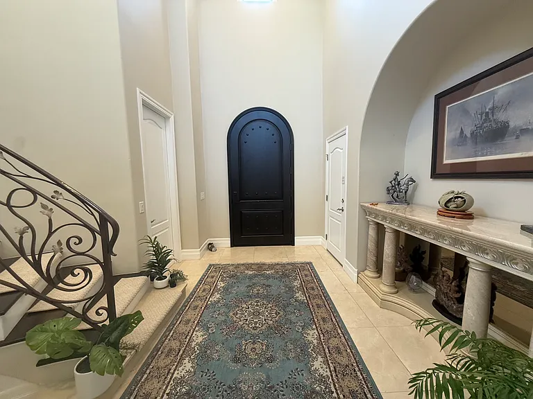 6 Willowbrook — Photo 2