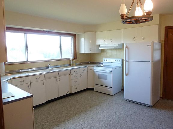 4th image of 8911 Garrison Dr
