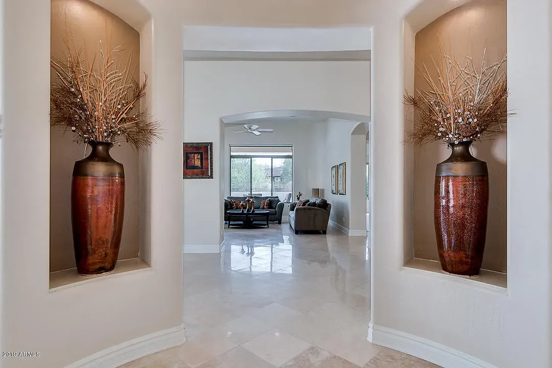 3 bed, 2423 sqft, $6,300 — Photo 3