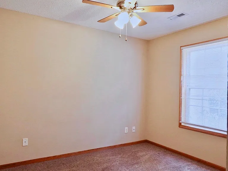 2058 Northland Cir — Photo 12