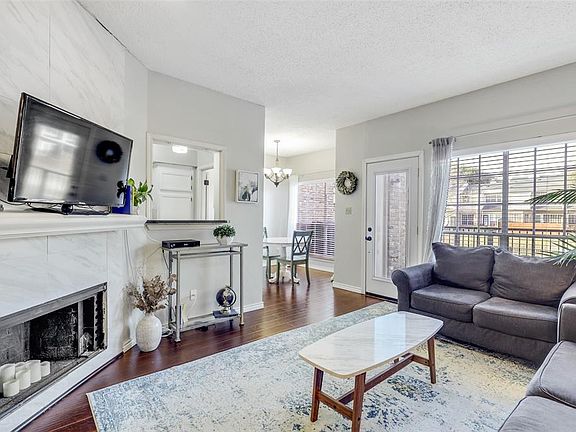 3rd image of 2403 Southlake Dr
