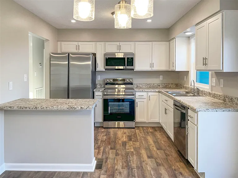 1248 Derek Dr — Photo 2
