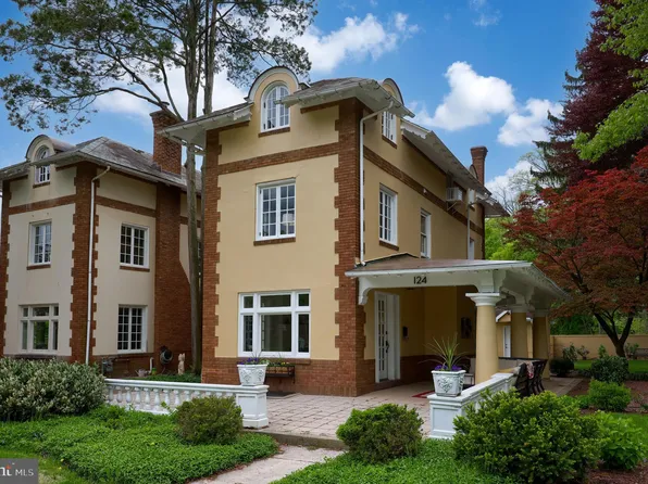 124 Java Ave, Hershey, PA 17033