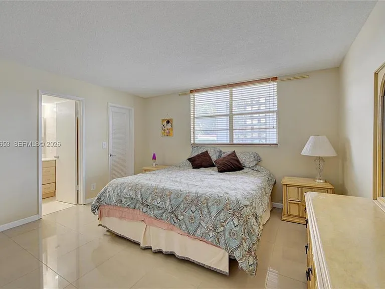 1040 SE 4th Ave #128 — Photo 8