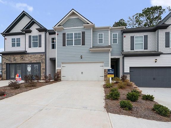 2nd image of 230 Lower Pheasant Ln