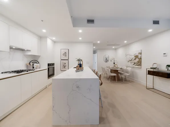 918 W 32nd Ave #110, Vancouver, BC V5Z 2J9