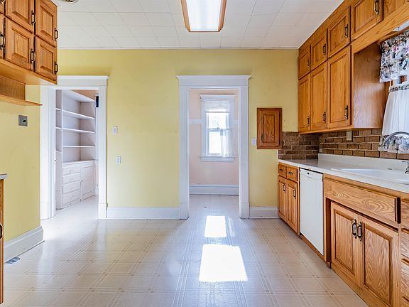 4th image of 308 H Ave
