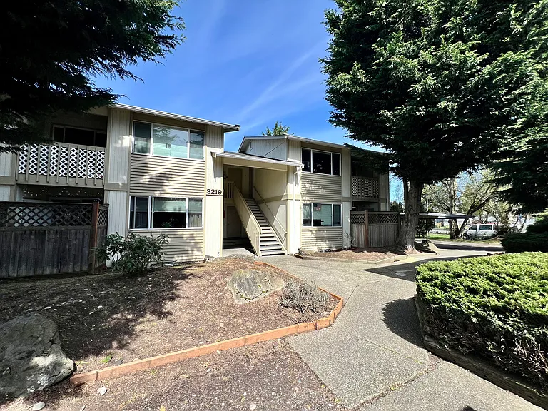 3213 49th Ave NE #3 — Photo 2